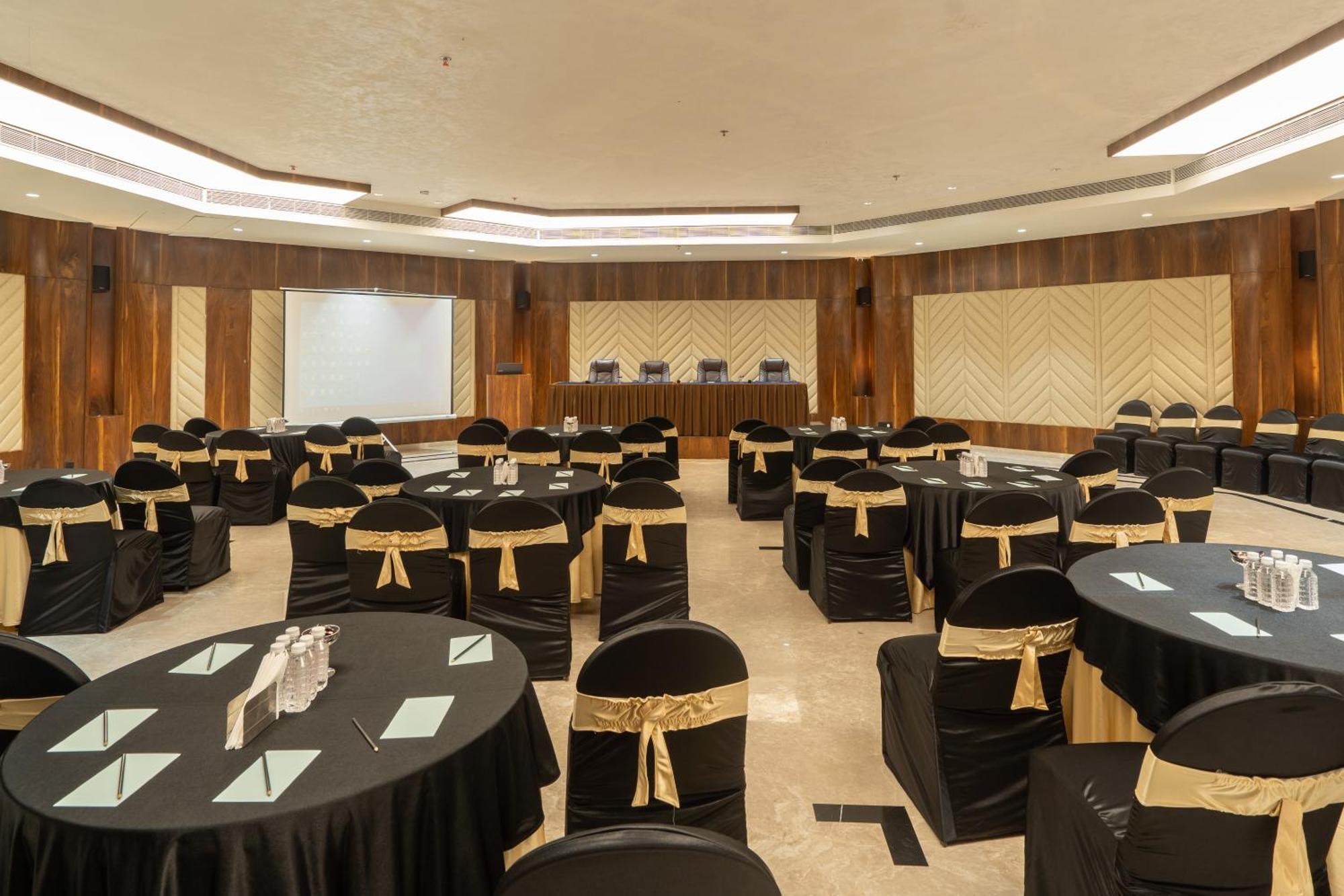 Hotel Mayura Rāipur 外观 照片