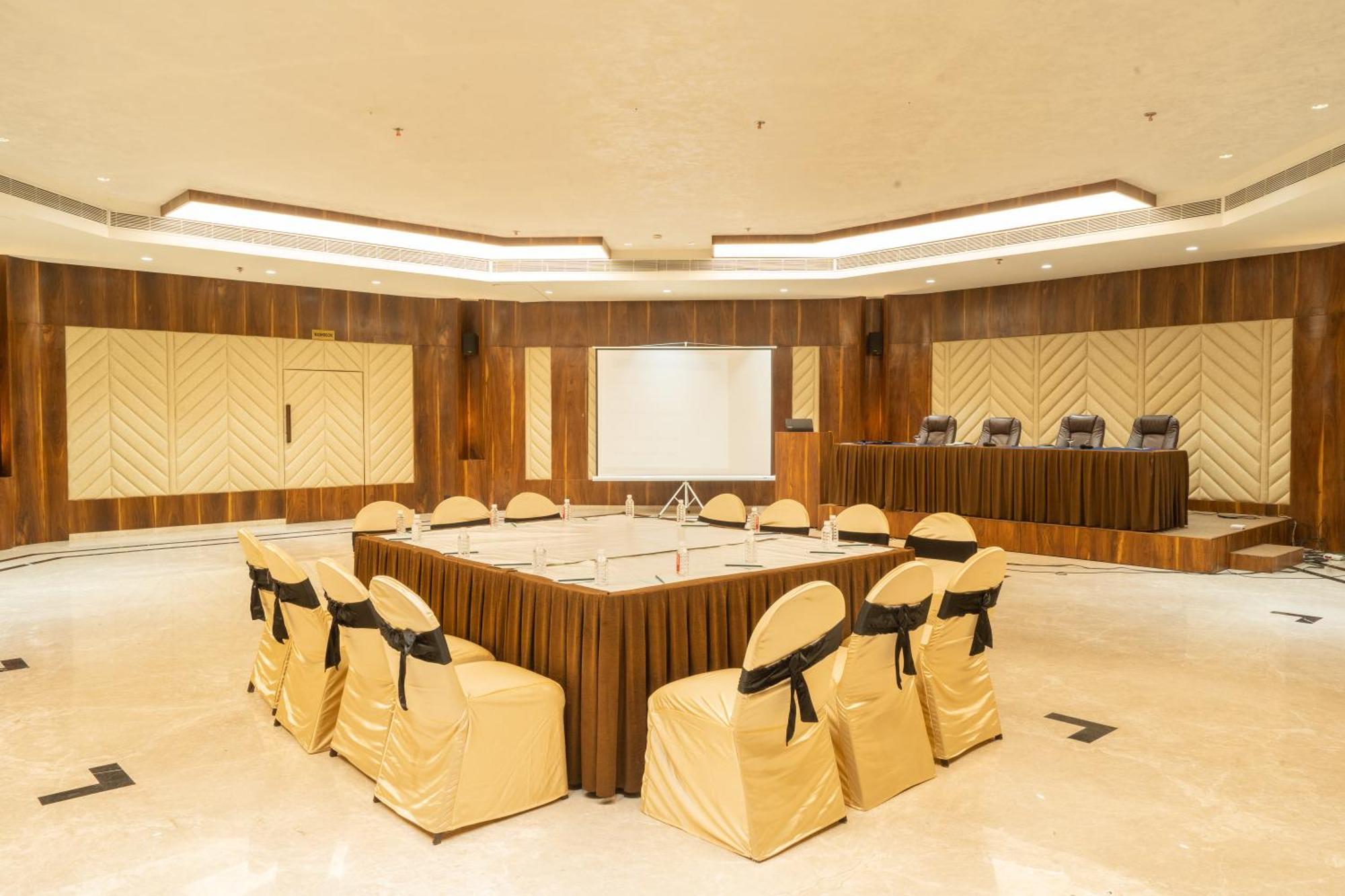 Hotel Mayura Rāipur 外观 照片