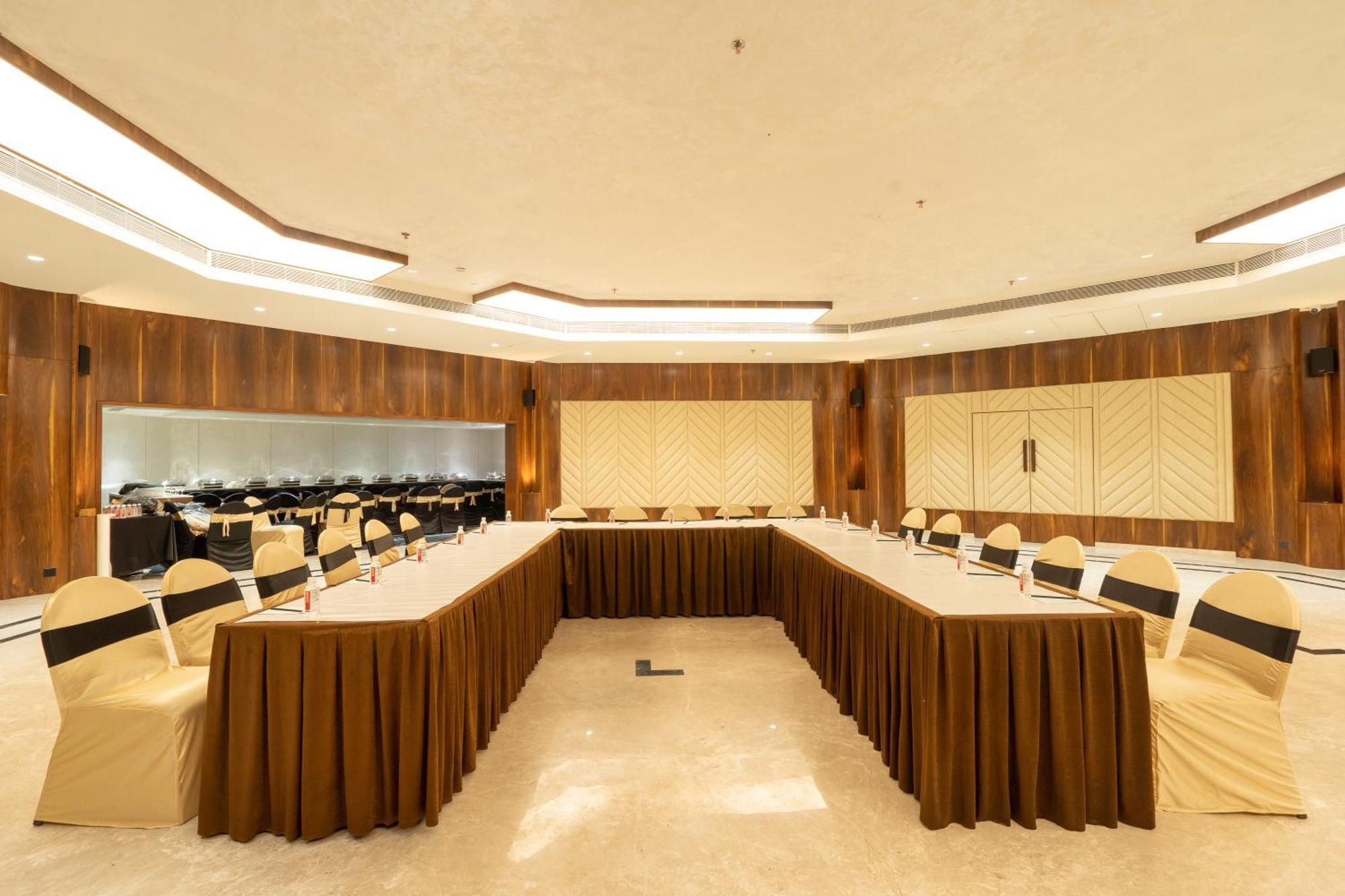 Hotel Mayura Rāipur 外观 照片