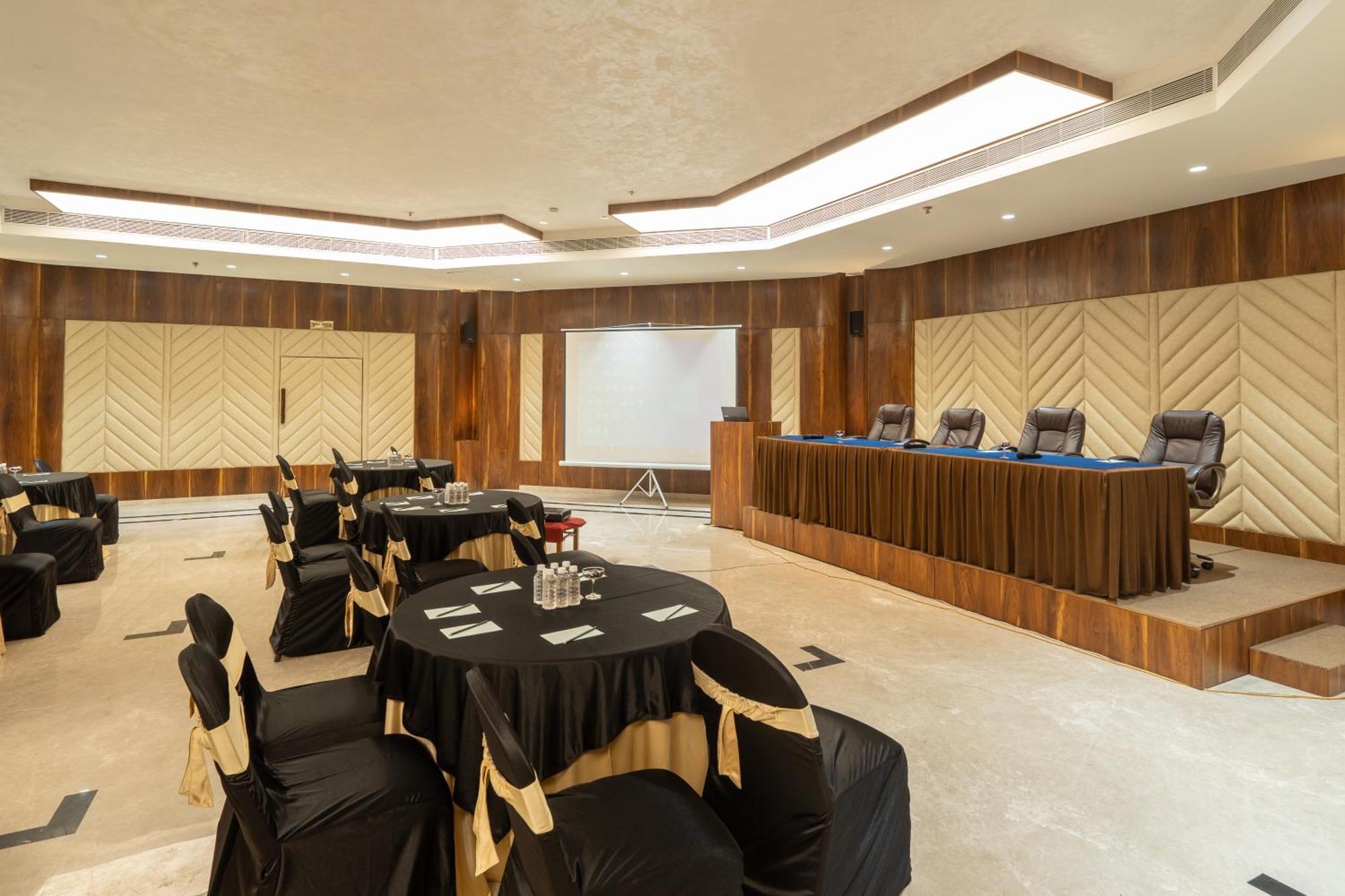 Hotel Mayura Rāipur 外观 照片